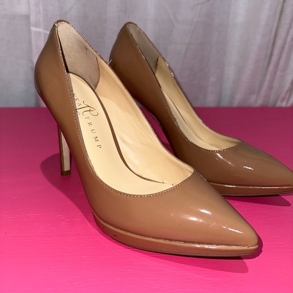 Ivanka Trump Nude Platform Pointed Toe Heel - Picture 3 of 7